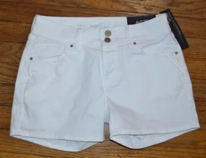 Apt 9 Denim Shorts White Rinse Jean Shorts Mid Rise Straight Hip Hits Mid Thigh - Picture 1 of 2