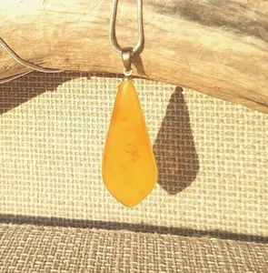3,3 grams Beautiful Genuine Natural Baltic Amber Yellow Pendant - Picture 1 of 5