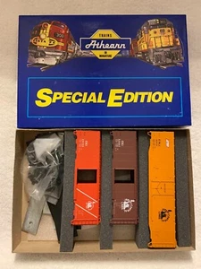 Athearn #2318 HO Scale Central of New Jersey one 50' & two 40' Boxcar Kit 3-Pack - Picture 1 of 3