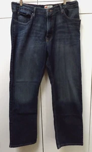 WRANGLER Relaxed Boot Cut Med Wash Men's Jeans Size 38x32 preowned - Picture 1 of 4