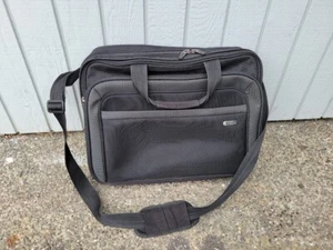 Solo Black Padded Laptop Computer Carrying Case Bag Tote 4 Zippered Pockets - Picture 1 of 6