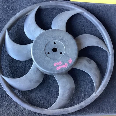 Ventilador de refrigeración del radiador delantero Volvo S40 2,5 T Turbo T5 2004-2011 OEM Foto 1 de 2