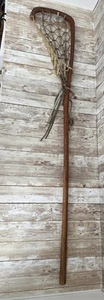 Palo de lacrosse de madera vintage cuero intrincadamente encordado + nailon 44” madera ¡RARO! - Imagen 1 de 10