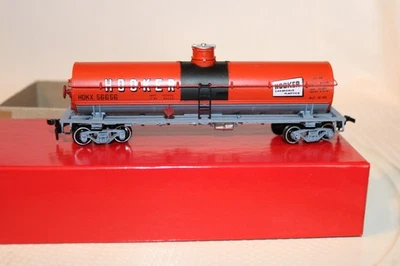HO Scale Unbranded, Single Dome Tank Car, Hooker Chemicals, Orange #56656 - Image 1 of 4