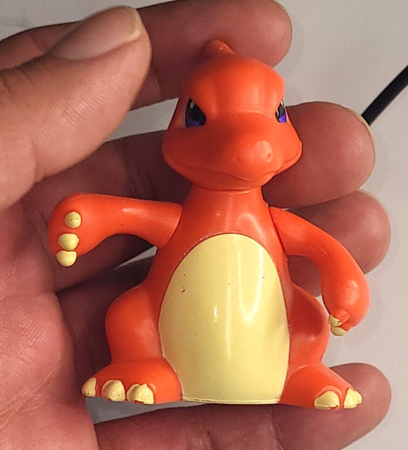 Boneco Pokémon Eletrônico Charmander com Som e Luzes