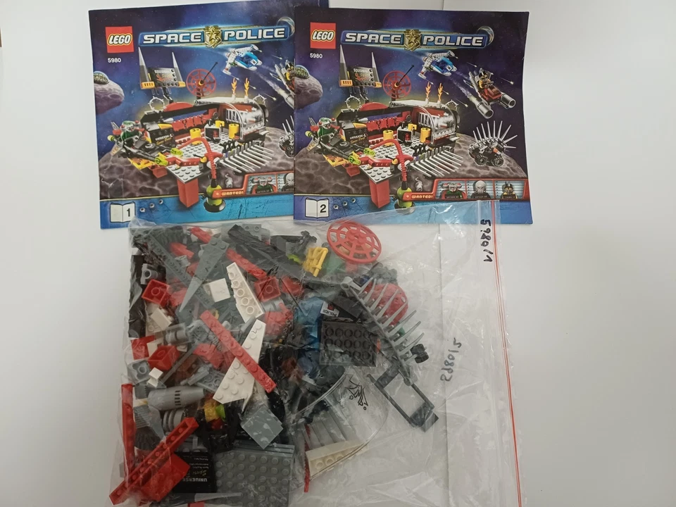 LEGO Space Police: Alien-Werkstatt (5980), gebraucht mit Bauanleitung - Bild 1 von 1
