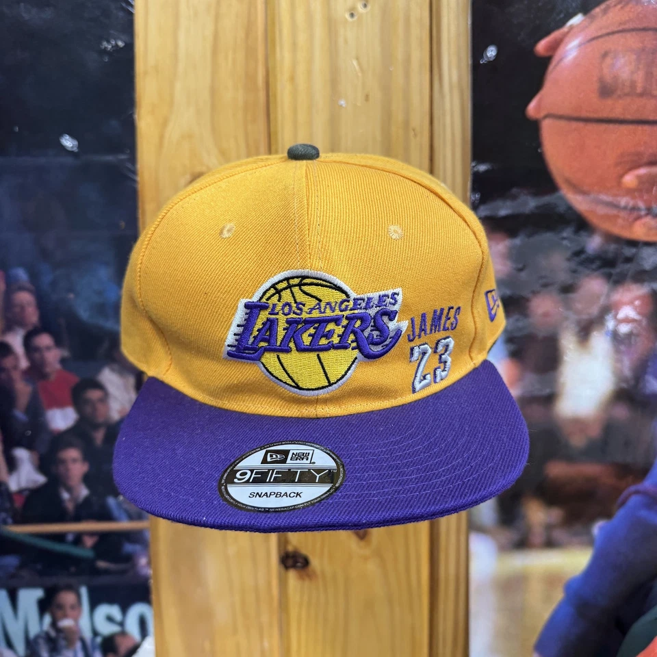 Gorra gorra Los Angeles Lakers espalda a presión NBA baloncesto James 23 New Era para hombre Foto 1 de 4