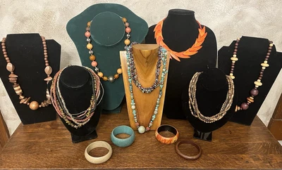 Collar y brazalete vintage con cuentas tribales de madera y piedra, lote de 12 artículos Foto 1 de 4