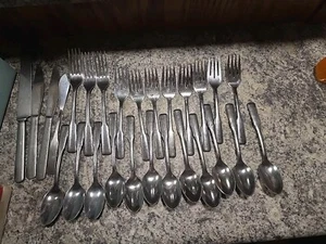 Wm A Rogers Oneida Stainless Friendship 27 Pieces Knives Forks Spoons - Picture 1 of 4