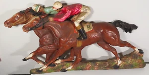 De colección Universal Statuary Chicago 1966 #361 Equestrian Derby Placa Carreras de Caballos - Imagen 1 de 13