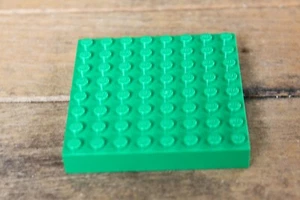 1x Lego base plate Building Board Mat 8 x 8 Studs Green platform Soccer Field - Picture 1 of 1