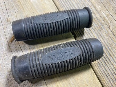 老式 CCM FLYTE 古董自行车 CCM FLYTE 握把加拿大 NOS 7/8 手把 — 第 1/4 张图片