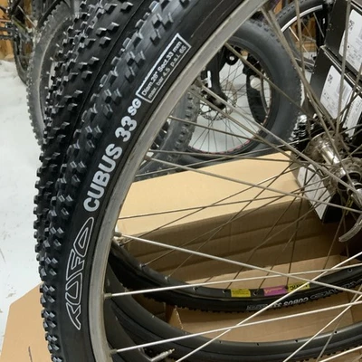 Tubular de ciclocross Tufo Cubus SG 700 x 33 ¡PREESTIRADO!! Foto 1 de 4