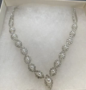Jon Richard Silver Plated Crystal And Pearl V Necklace - Worn Once - Picture 1 of 4