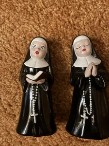 2 Nuns Glass Figures - Picture 1 of 3
