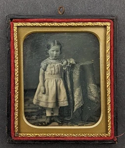 VICTORIAN DAGUERREOTYPE SIXTH PLATE STANDING LITTLE GIRL c1840's - Picture 1 of 4