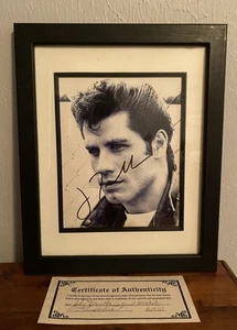 "Foto retrato enmarcada y firmada de 8x10"" John Travolta grasa en blanco y negro con certificado de autenticidad" - Imagen 1 de 5