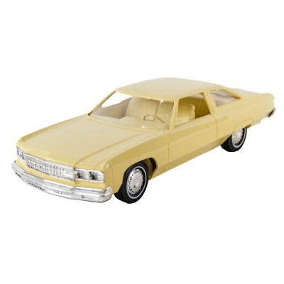 Vintage AMT 1:24 Scale Rare White 1976 Chevrolet Caprice Dealer Promo Model Car - Image 1 of 4