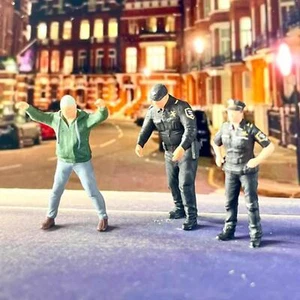 3 Pieces 1/64 Cops and Thief Figures Model S Gauge Diorama Scenery - Picture 1 of 7