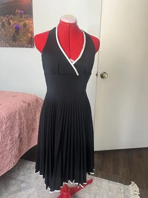 Vestido Rampage Vintage Negro Midi Deportivo Pequeño Plisado Foto 1 de 4