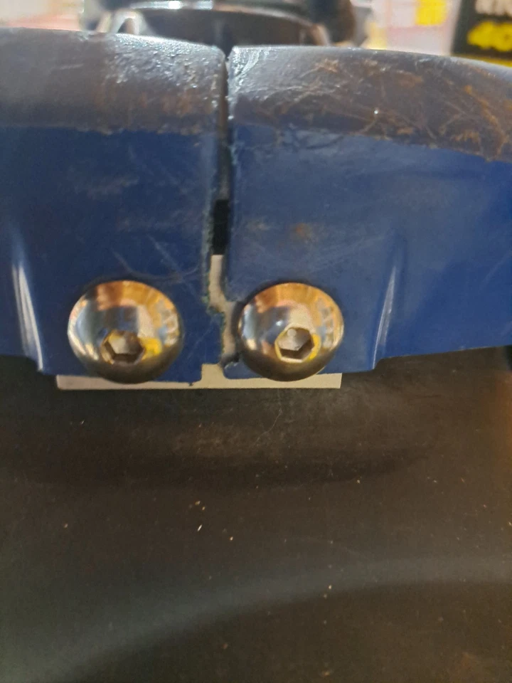 Soporte de montaje para panel de cubierta del capó del radiador trasero Suzuki Lt500r Quadracer 87-90 Foto 1 de 2