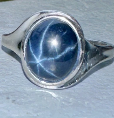 Schlichte 925 Silber Ring mit dunkelblau Sternsaphir, Sogni d Oro - Bild 1 von 4