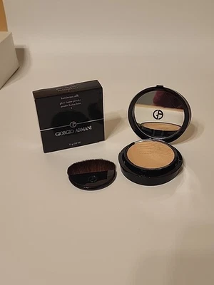 GIORGIO ARMANI Luminous SILK GLOW Fusion Powder # 2 Open Box w/Applicator - Image 1 of 4