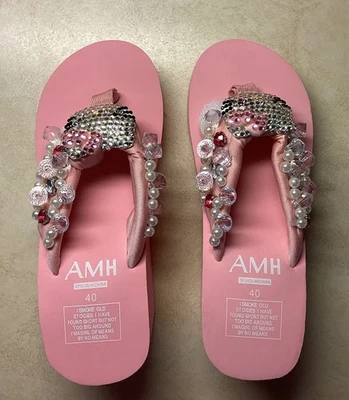 Blinged Out Hello Kitty (?) Chanclas de plataforma, 2 1/2” - Mujer talla 8 1/2. Foto 1 de 4