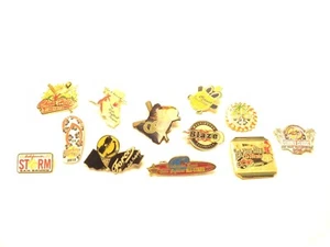 12-teiliges Mädchen Softball Pin Set Fastpitch verschiedene BA4B - Bild 1 von 4