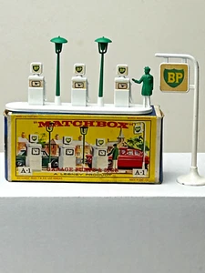 Matchbox No. A-1 Accessory Pack BP Gas Pumps & Sign with Original Box, Nice - Picture 1 of 18
