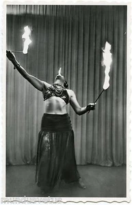 Fire-Eater Show Woman - Picture 1 of 2