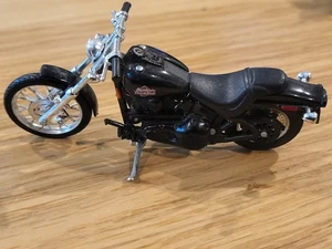Maisto Harley-Davidson Motorcycles FXSTB treno notturno (nero) bici 1:18 - Foto 1 di 9