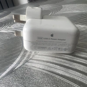 Genuine Apple 30W USB-C Power Adapter A1882 / Used / Tested / working order - Afbeelding 1 van 6