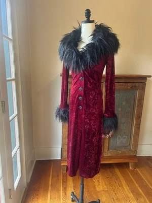 Abrigo plumero vintage Betsey Johnson New York rojo carmesí elástico terciopelo imitación piel  Foto 1 de 4