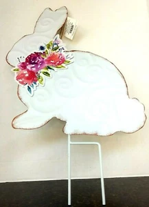 Easter/Spring Bunny Rabbit Outdoor Lawn Yard Garden White Floral Tin Stake Decor - Picture 1 of 5