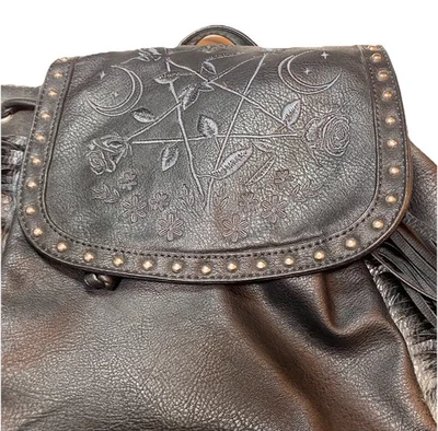 KILLSTAR Janis Raro Oculto Negro Imitación Cuero Mochila Pentagrama Rosa Flecos  Foto 1 de 4