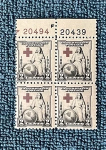 Scott #702, 2c Red Cross Plate Block, blutroter Farbwechsel, siehe Vergleich. MNH - Bild 1 von 2