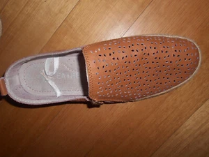 Size 40 Leather soft from Rivers Tan flat slip on shoes - gold zip detail - Picture 1 of 5