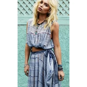 New Romantics FREE PEOPLE Blue White Embroidered Dress Blouson Boho X-Small - Picture 1 of 12