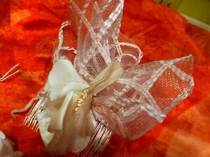 lot ancien =peigne garni +2fleurs blanches =mercerie ancienne  - Imagen 1 de 2