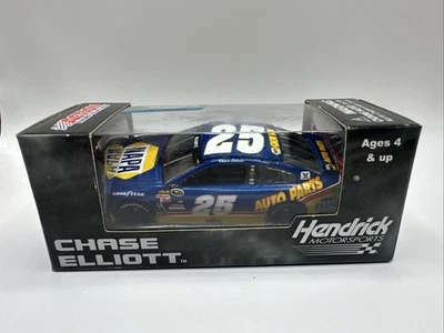 2015 Chase Elliott #25 NAPA Darlington Throwback Rookie NASCAR Diecast 1:64 - Image 1 of 4