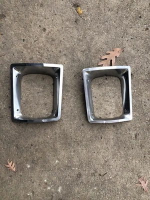 1986 1987 1988 1989 1990 1991 JEEP GRAND WAGONEER HEADLIGHT BEZEL TRIMS PAIR - Image 1 of 3