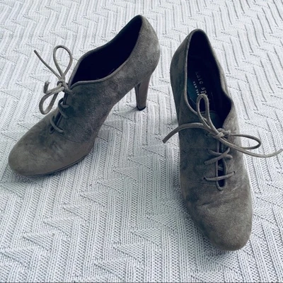 Botines Kate Spade gris gamuza con cordones Foto 1 de 4