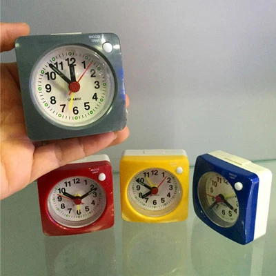Mini Kunststoff Wecker Tragbar Quarz Nachttischuhr für Reise und Zuhause - Bild 1 von 4