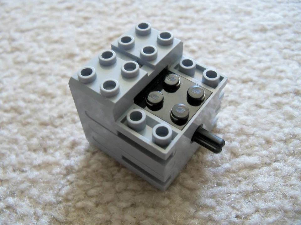 LEGO - Technic - Light Bluish Gray Electric, Motor 9V - Tested/Works - Image 1 of 2