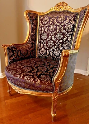 Silla Hollywood Glamour Estilo Luis XV Ala Dorada (A) Terciopelo Damasco Púrpura Años 60 Foto 1 de 4