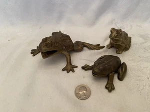 Vintage Lot of 3 BRASS FROGS 2 Figurines /Paperweights 1 Trinket Box - Picture 1 of 11