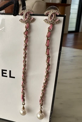 Pendientes colgantes CHANEL CC perlas con cadena y cuero rosa Foto 1 de 4