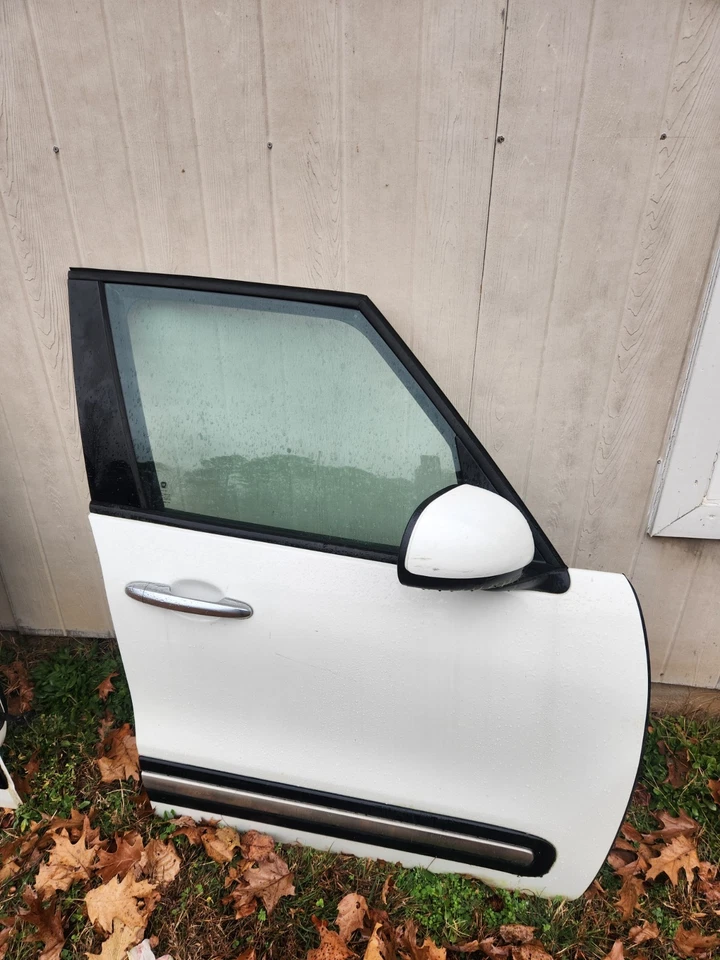2014 Fiat 500L porta frontal lateral de passageiros e espelho branco - Imagem 1 de 3