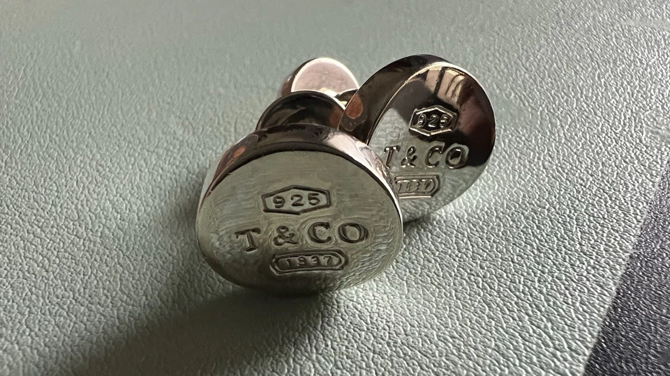 Gemelos redondos cóncavos de plata de ley 925 colección Tiffany & Co 1837 Foto 1 de 1